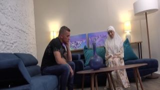 Safira Yakkuza Hot Wife In Hijab Has A Sexy Surprise For Her Husband in HD shemale sex video download